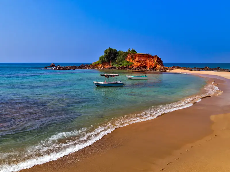 A scenic view of Parrot Rock Mirissa, a small rocky tidal island that offers a breathtaking panoramic viewpoint of the coastline and Indian Ocean, a popular highlight for things to do in Mirissa.